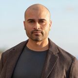 Portrait of Ismael Chavez, team lead of the Chavez Team at The Agency